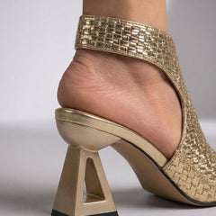 Letizia | Tacones caladas con tacón de diseño - Isabel de Sevilla