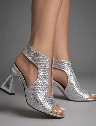 Letizia | Tacones caladas con tacón de diseño - Isabel de Sevilla