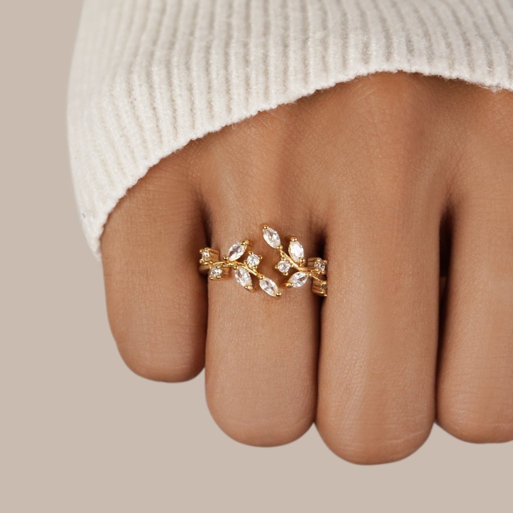 Anillo Ajustable 18K Gold Crystal Vine - Isabel de Sevilla