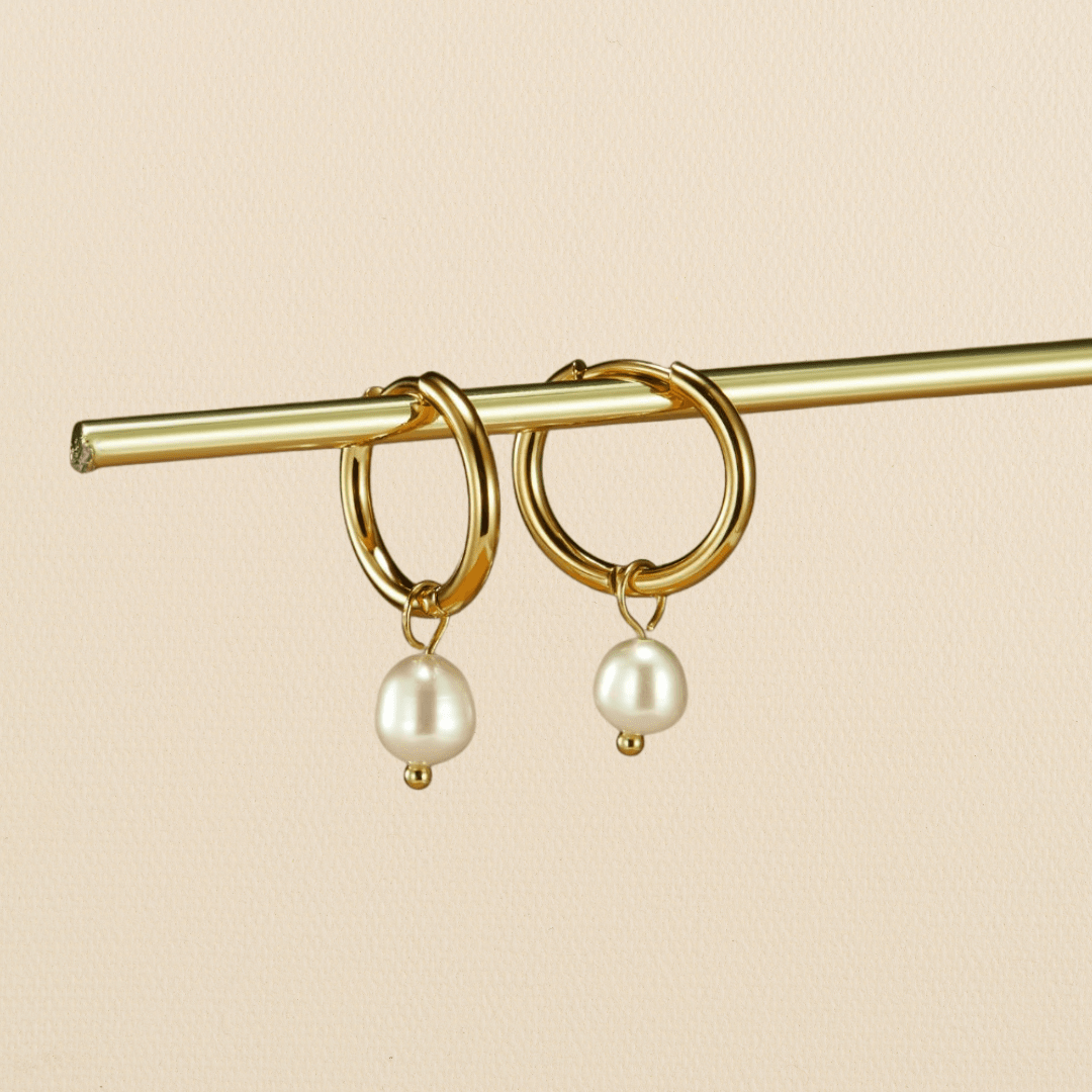 Pendientes de Aro Freshwater Pearl Bella (25 mm) - Isabel de Sevilla
