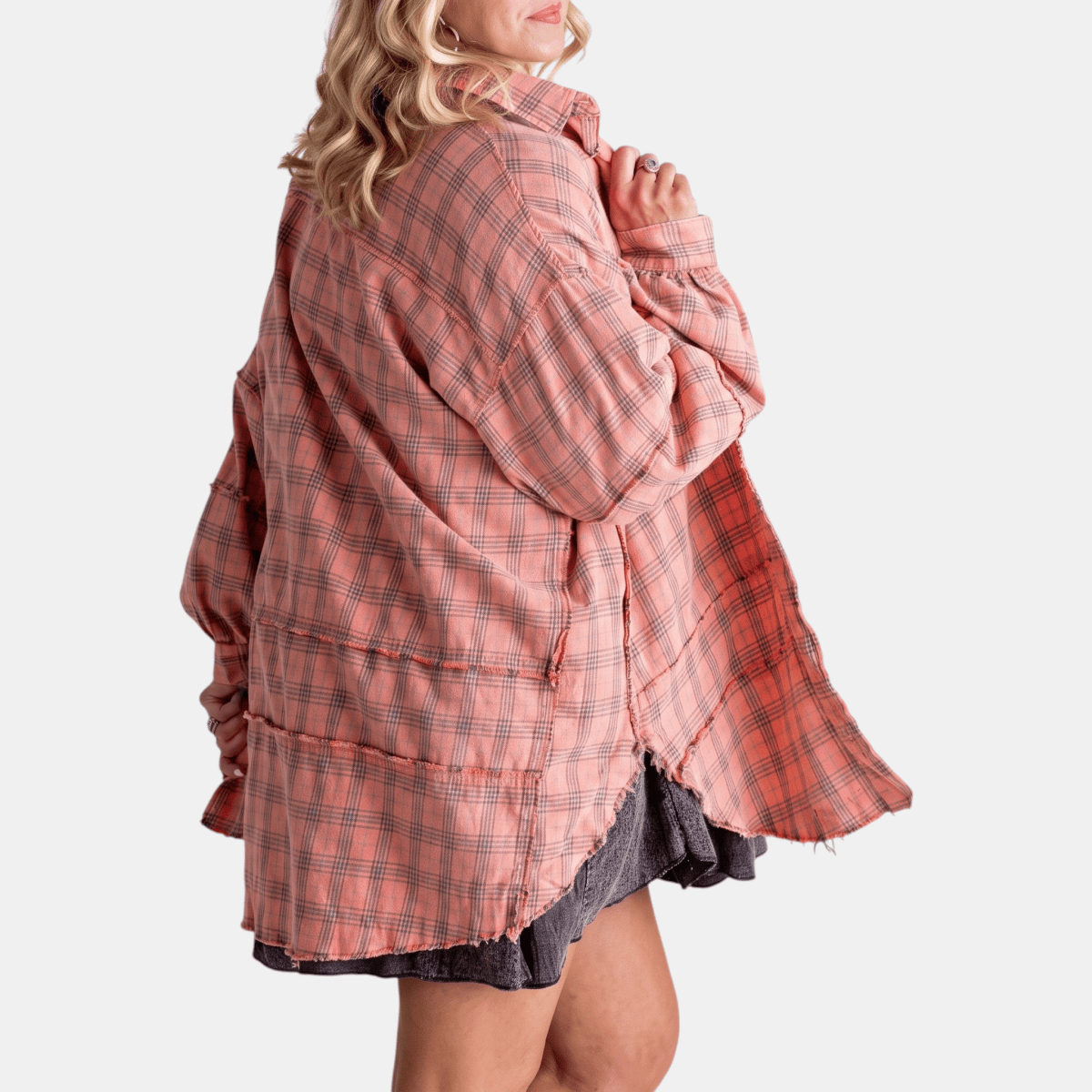 Aitana | Camisa Oversize a Cuadros con Bolsillo y Bajo Deshilachado - Isabel de Sevilla