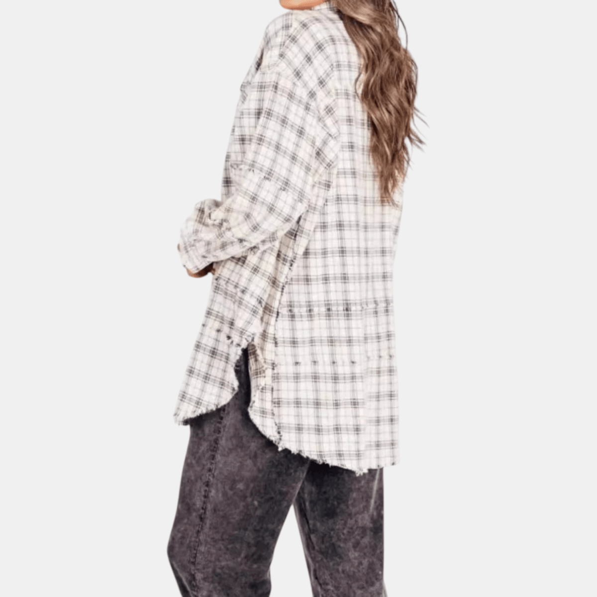 Aitana | Camisa Oversize a Cuadros con Bolsillo y Bajo Deshilachado - Isabel de Sevilla