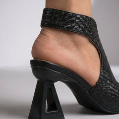 Letizia | Tacones caladas con tacón de diseño - Isabel de Sevilla