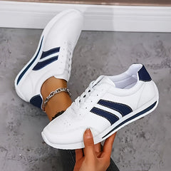 Anastasia | Zapatillas Deportivas Ligeras con Franjas - Isabel de Sevilla
