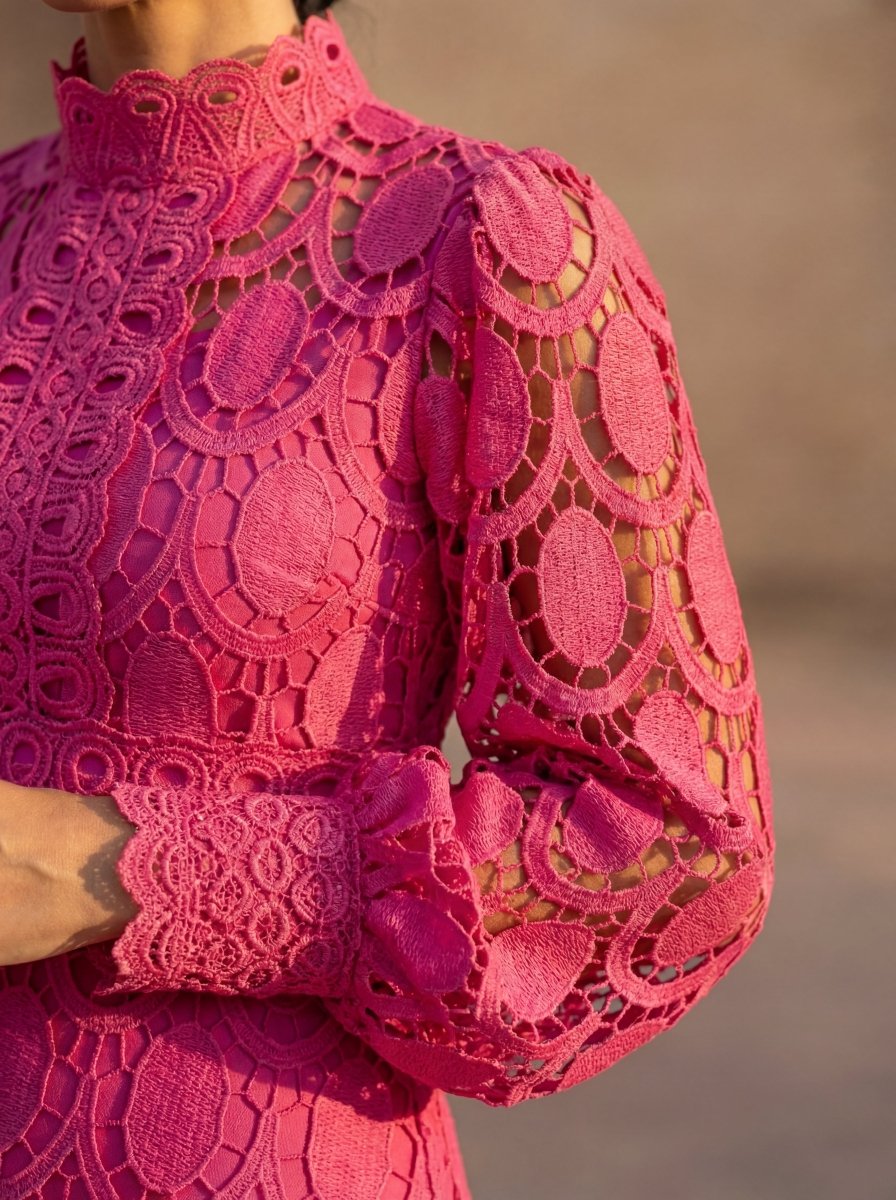 Carmona | Vestido de encaje primaveral - Isabel de Sevilla