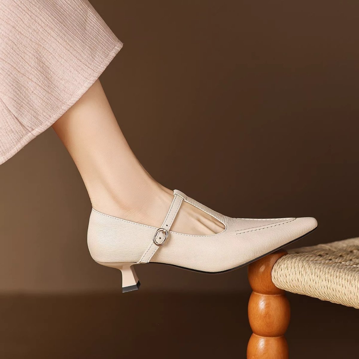 Eliza | Tacones de T-Strap Punta - Isabel de Sevilla