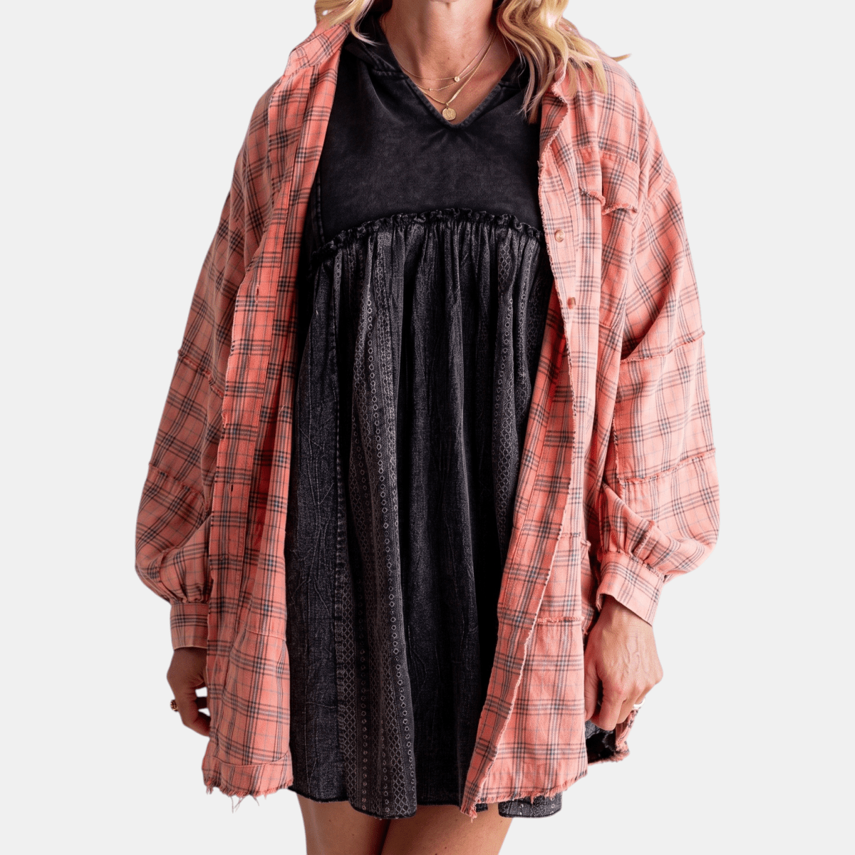 Aitana | Camisa Oversize a Cuadros con Bolsillo y Bajo Deshilachado - Isabel de Sevilla