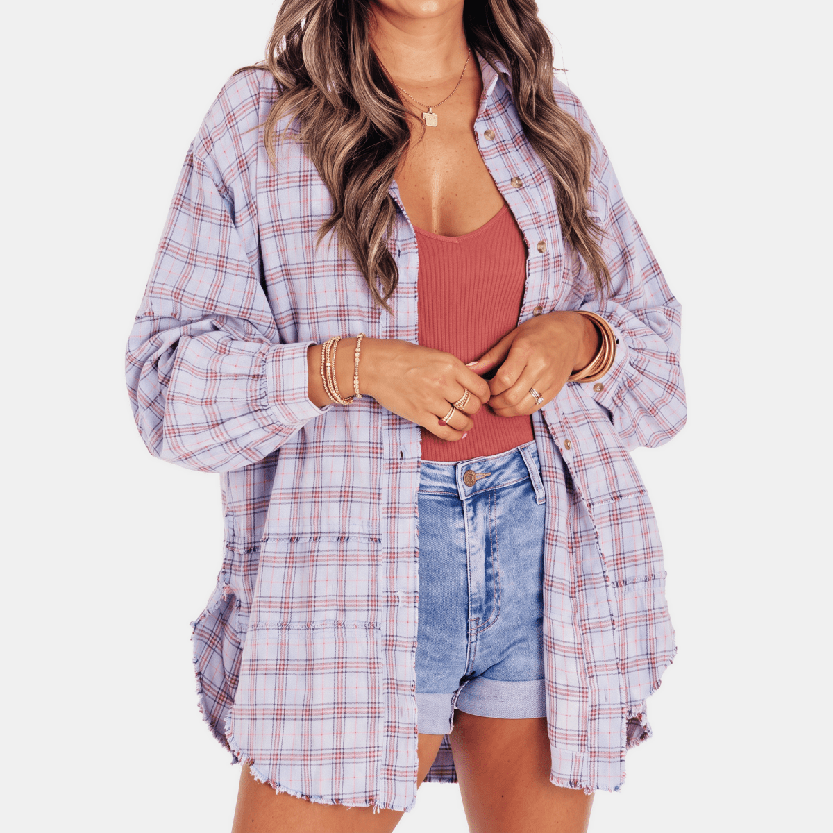 Aitana | Camisa Oversize a Cuadros con Bolsillo y Bajo Deshilachado - Isabel de Sevilla