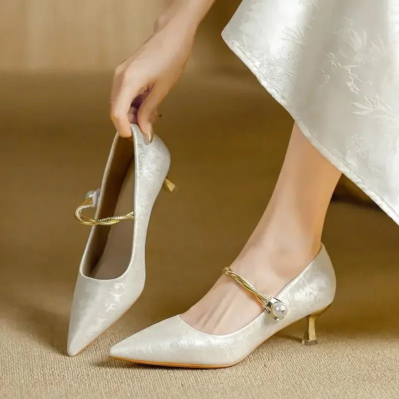 Camila | Tacones de Punta con Correa de Perlas - Isabel de Sevilla