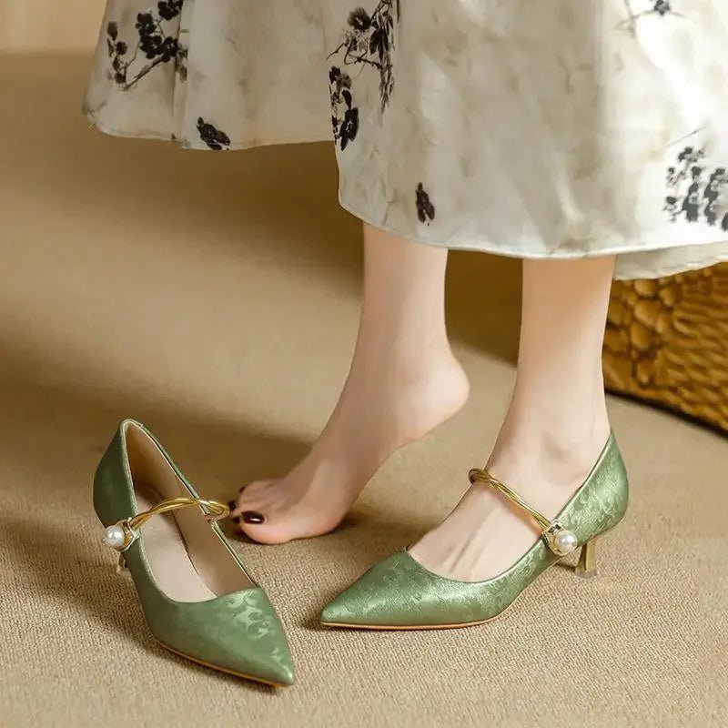 Camila | Tacones de Punta con Correa de Perlas - Isabel de Sevilla