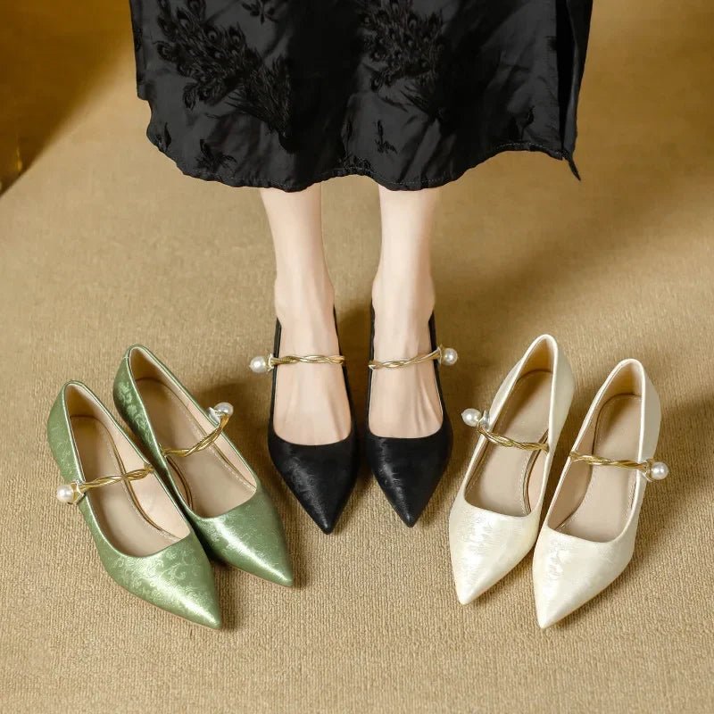 Camila | Tacones de Punta con Correa de Perlas - Isabel de Sevilla