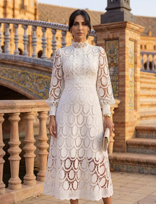 Carmona | Vestido de encaje primaveral - Isabel de Sevilla