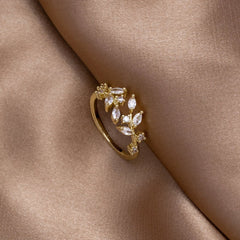 Anillo Ajustable 18K Gold Crystal Vine - Isabel de Sevilla