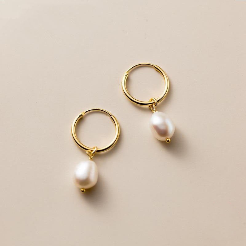 Pendientes de Aro Freshwater Pearl Bella (25 mm) - Isabel de Sevilla