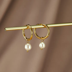 Pendientes de Aro Freshwater Pearl Bella (25 mm) - Isabel de Sevilla