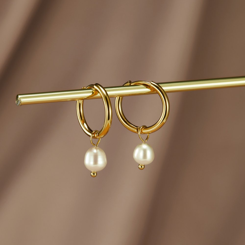 Pendientes de Aro Freshwater Pearl Bella (25 mm) - Isabel de Sevilla