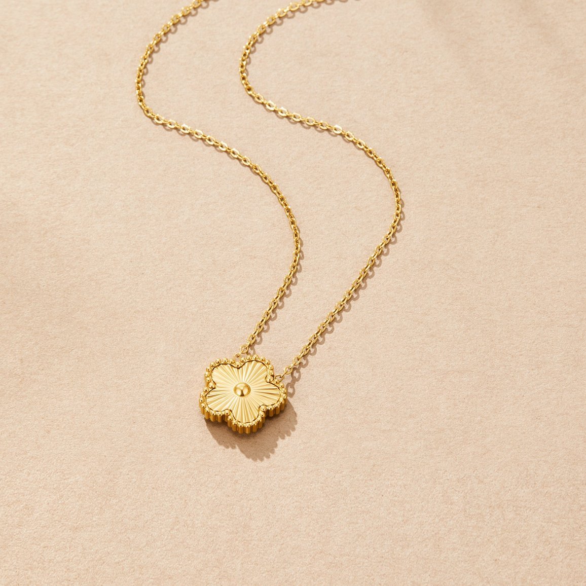 Collar Golden Clover (40+5 cm) - Isabel de Sevilla