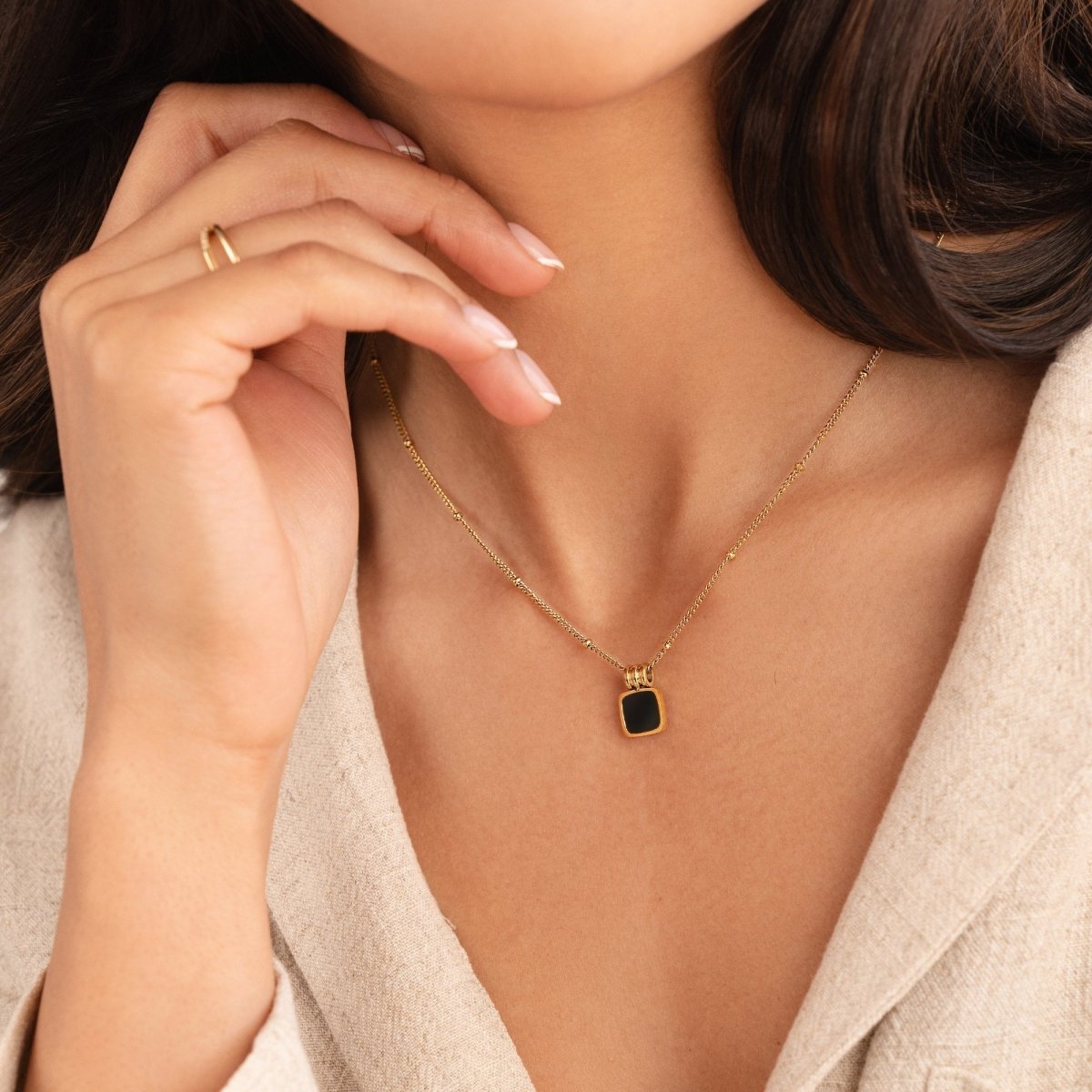 Collar con Colgante Lucia Black (40+5 cm) - Isabel de Sevilla