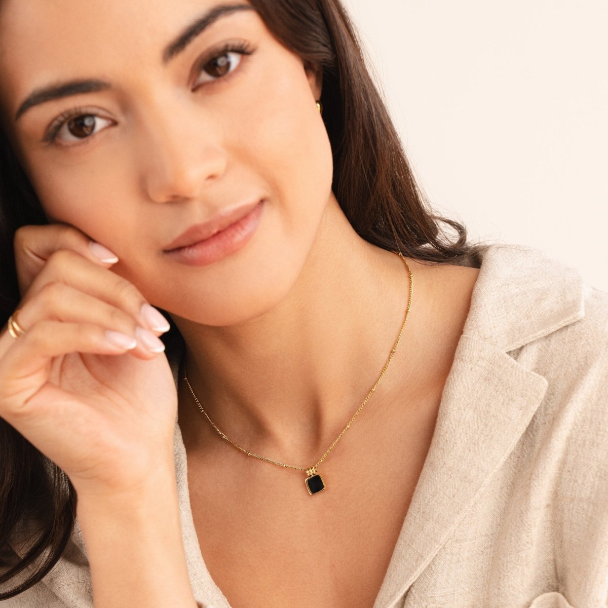 Collar con Colgante Lucia Black (40+5 cm) - Isabel de Sevilla