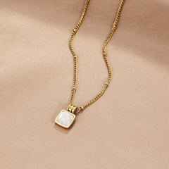 Collar con Colgante Lucia White Shell (40+5 cm) - Isabel de Sevilla