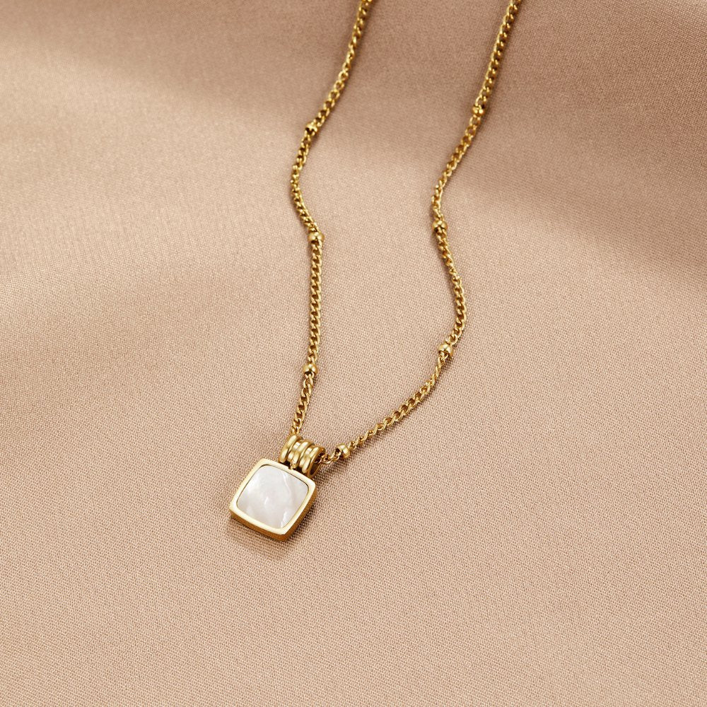 Collar con Colgante Lucia White Shell (40+5 cm) - Isabel de Sevilla