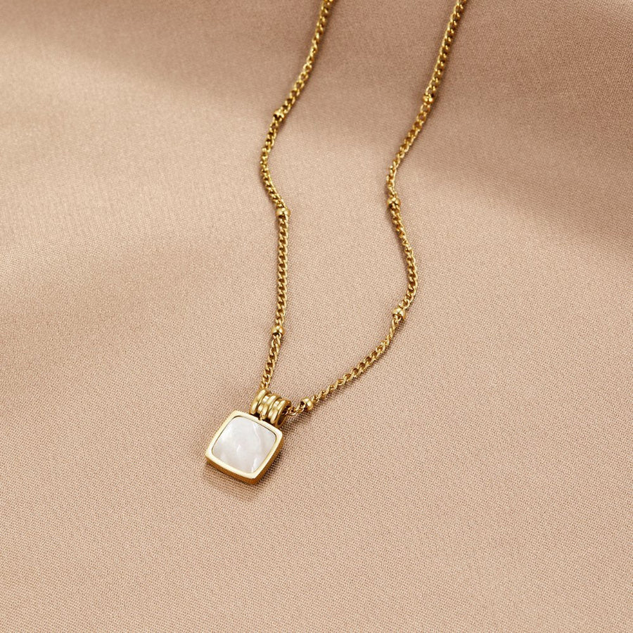 Collar con Colgante Lucia White Shell (40+5 cm) - Isabel de Sevilla