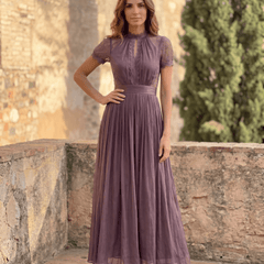 Flavia | Vestido largo morado con escote en forma de llave, borde de encaje de chiffon - Isabel de Sevilla