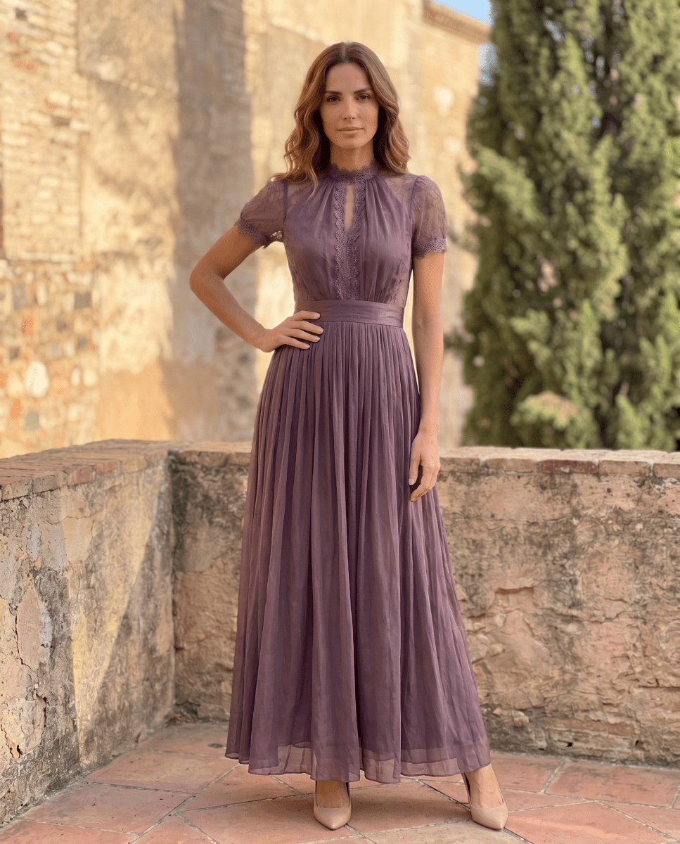 Flavia | Vestido largo morado con escote en forma de llave, borde de encaje de chiffon - Isabel de Sevilla