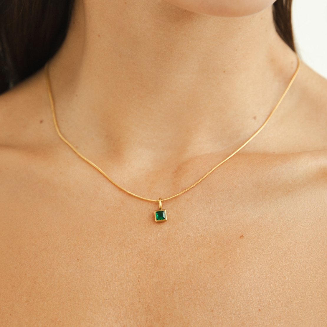 Collar con Colgante Cuadrado Birthstone (Piedra de Nacimiento) - Isabel de Sevilla