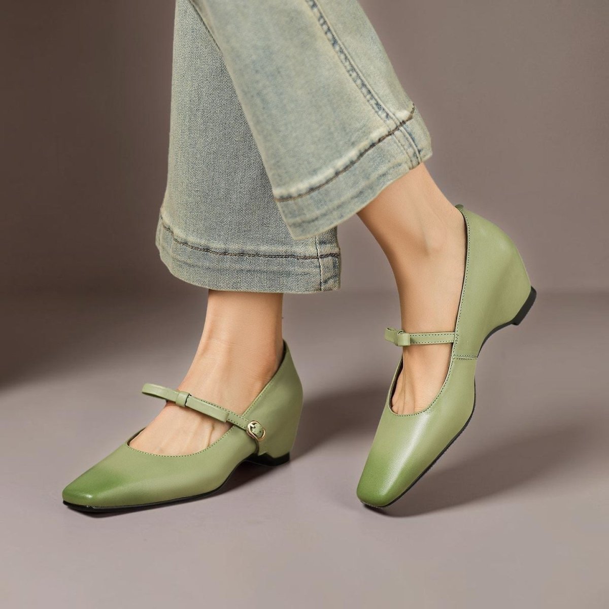 Phoebe | Zapatos de Charol Mary Jane con Correa de Lazo - Isabel de Sevilla