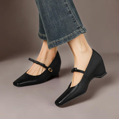 Phoebe | Zapatos de Charol Mary Jane con Correa de Lazo - Isabel de Sevilla