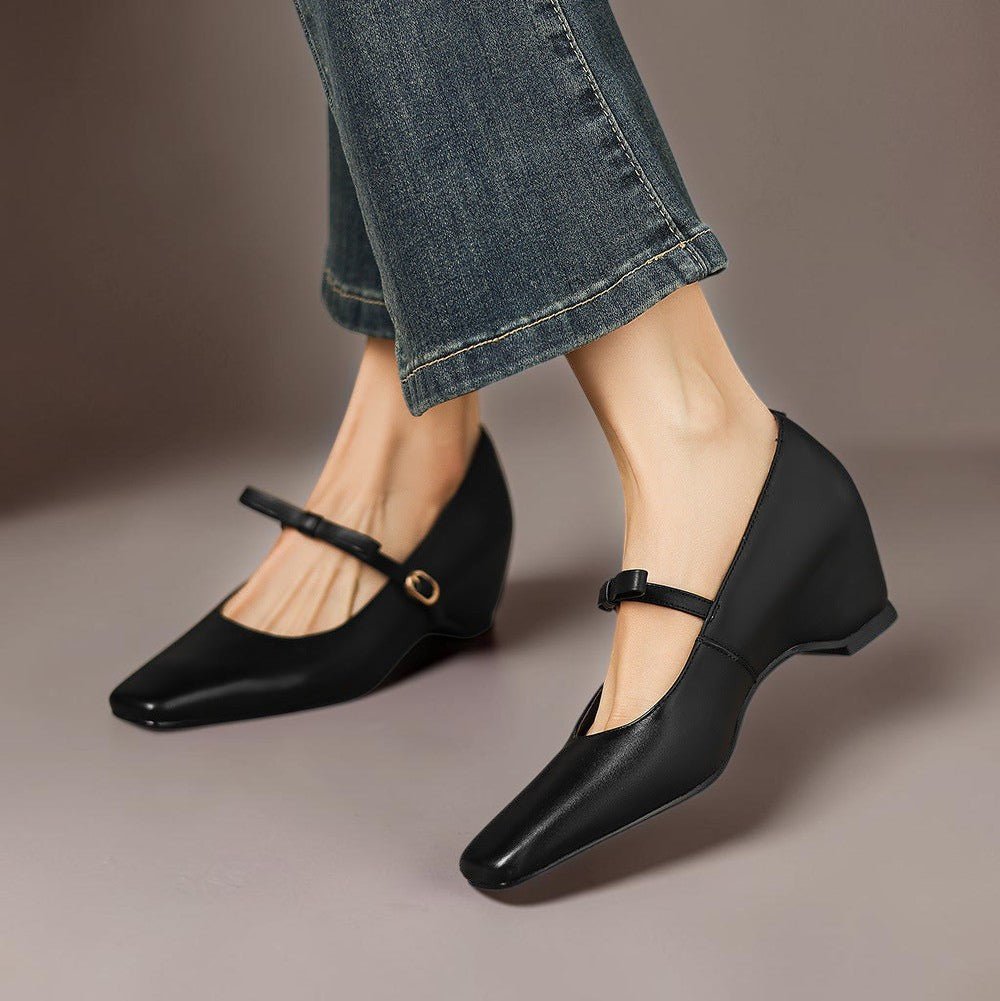 Phoebe | Zapatos de Charol Mary Jane con Correa de Lazo - Isabel de Sevilla